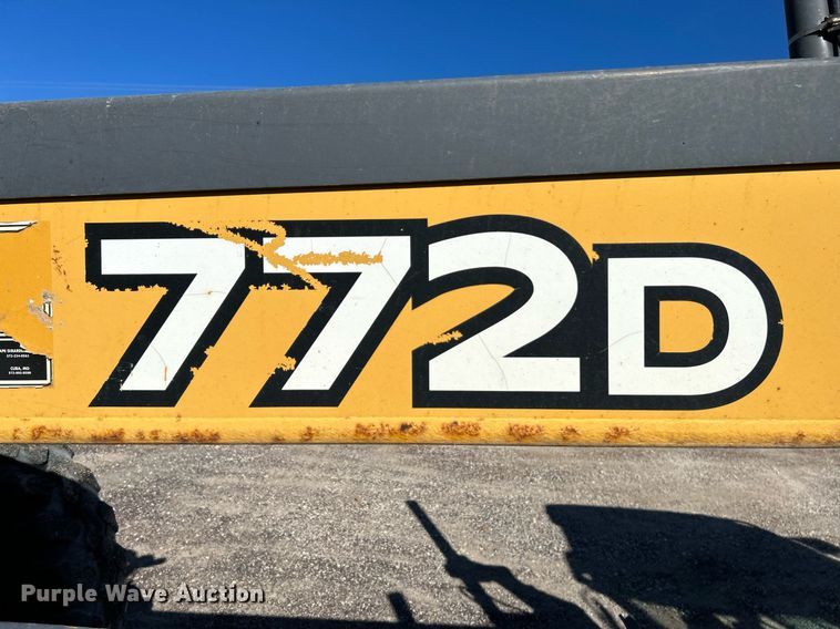 image for item NQ9983 2007 John Deere 772D motor grader