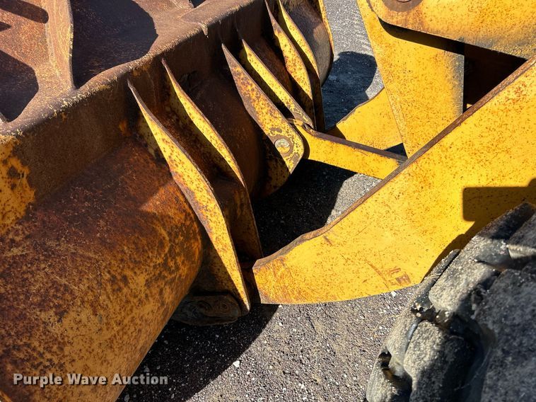 image for item NQ9984 1996 Dresser 518 wheel loader