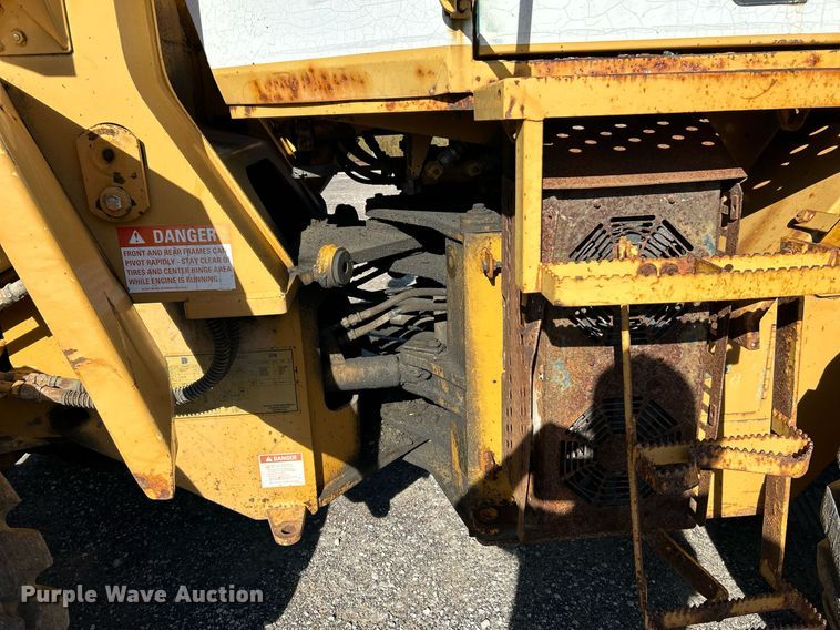 image for item NQ9984 1996 Dresser 518 wheel loader