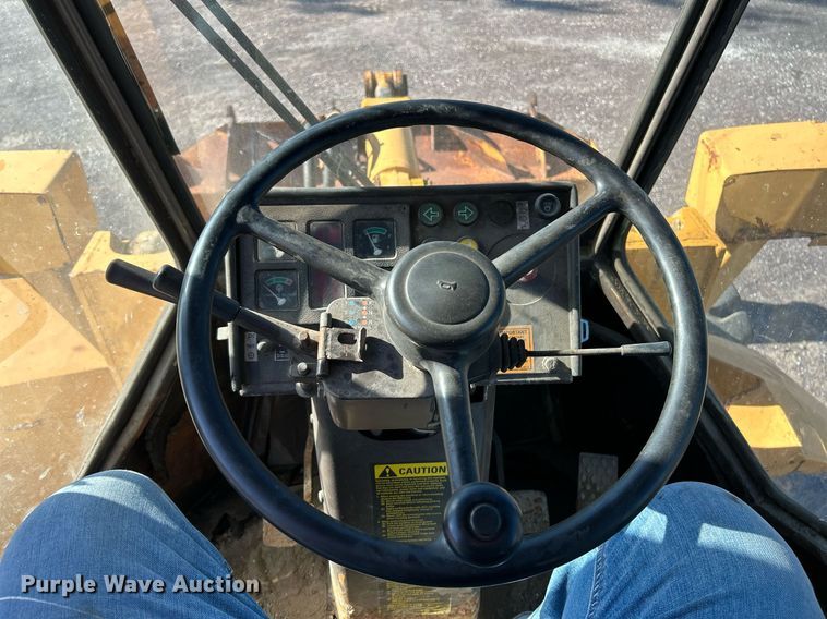 image for item NQ9984 1996 Dresser 518 wheel loader