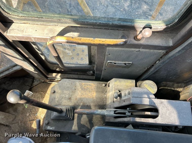 image for item NQ9984 1996 Dresser 518 wheel loader