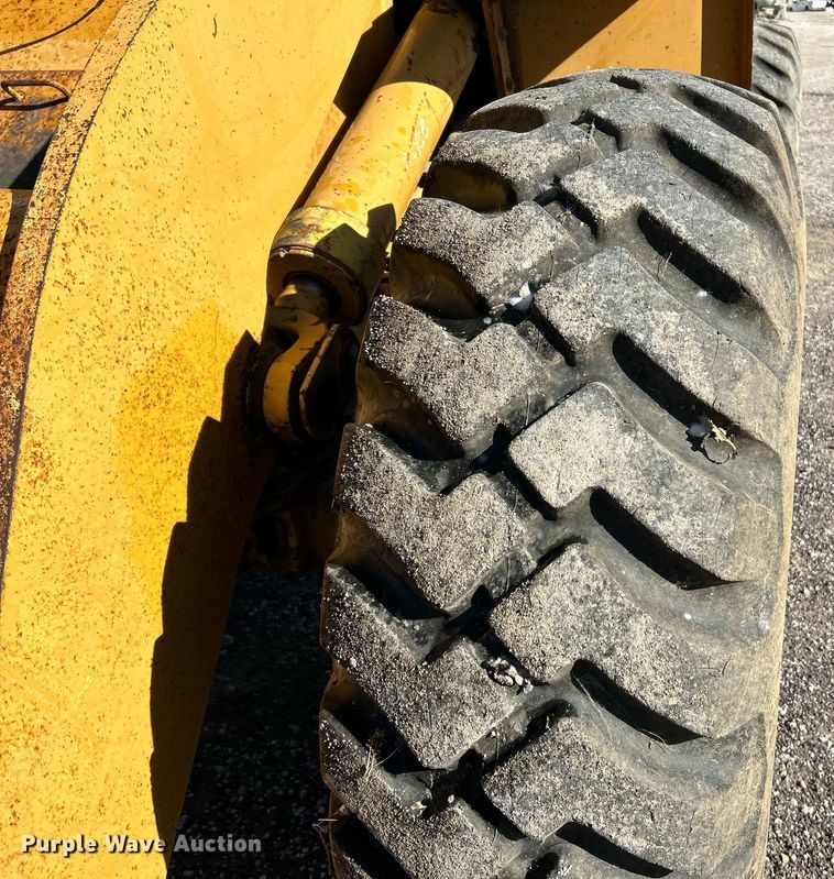 image for item NQ9984 1996 Dresser 518 wheel loader