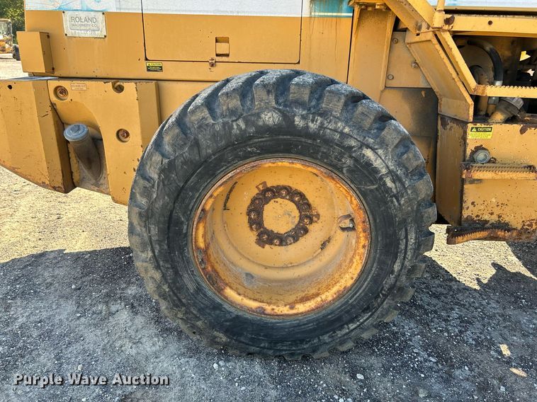 image for item NQ9984 1996 Dresser 518 wheel loader
