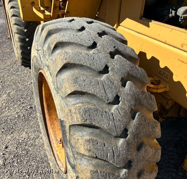 image for item NQ9984 1996 Dresser 518 wheel loader