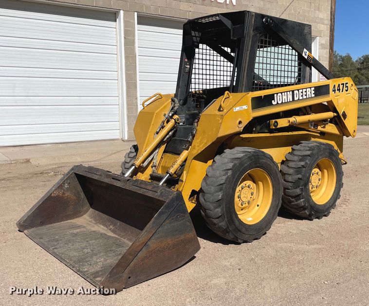 image for item NX9890 1995 John Deere 4475  skid steer loader