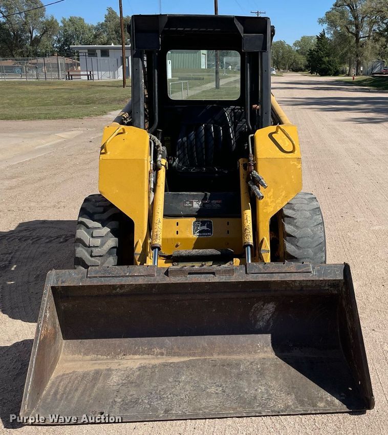 image for item NX9890 1995 John Deere 4475  skid steer loader