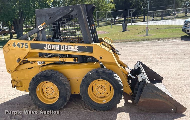 image for item NX9890 1995 John Deere 4475  skid steer loader