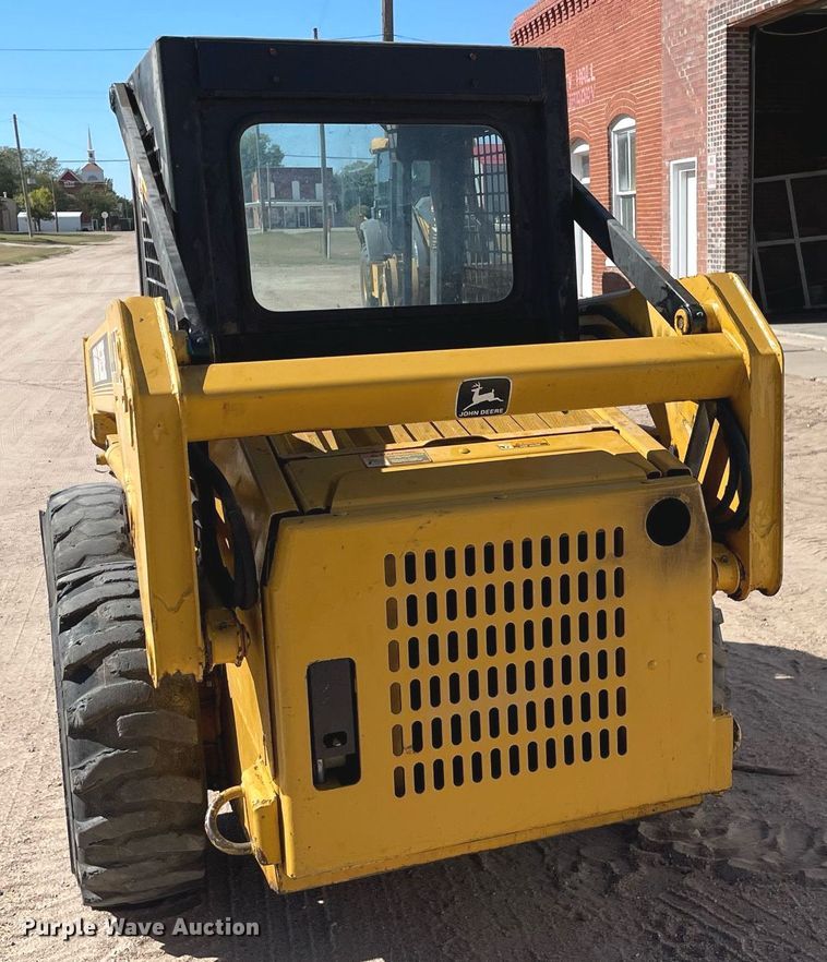 image for item NX9890 1995 John Deere 4475  skid steer loader