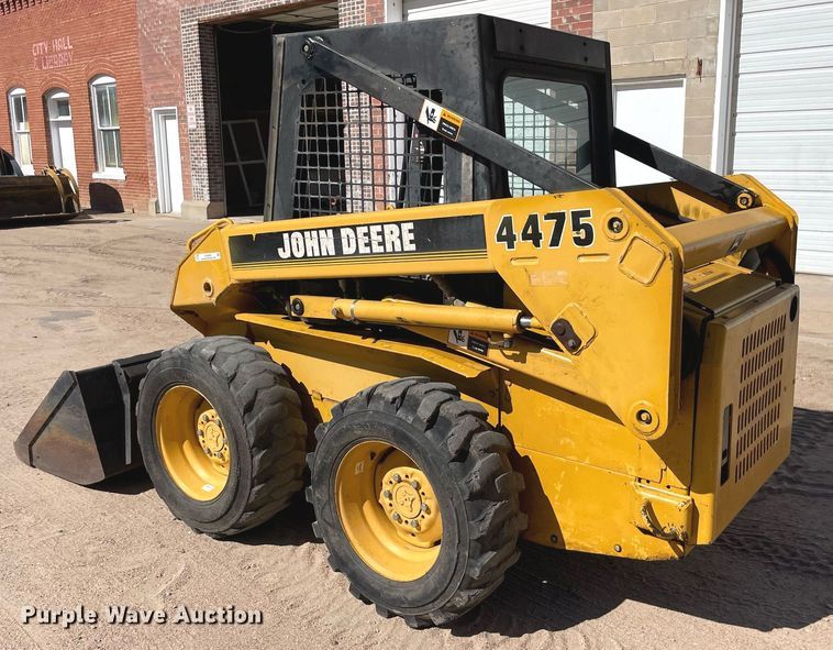 image for item NX9890 1995 John Deere 4475  skid steer loader