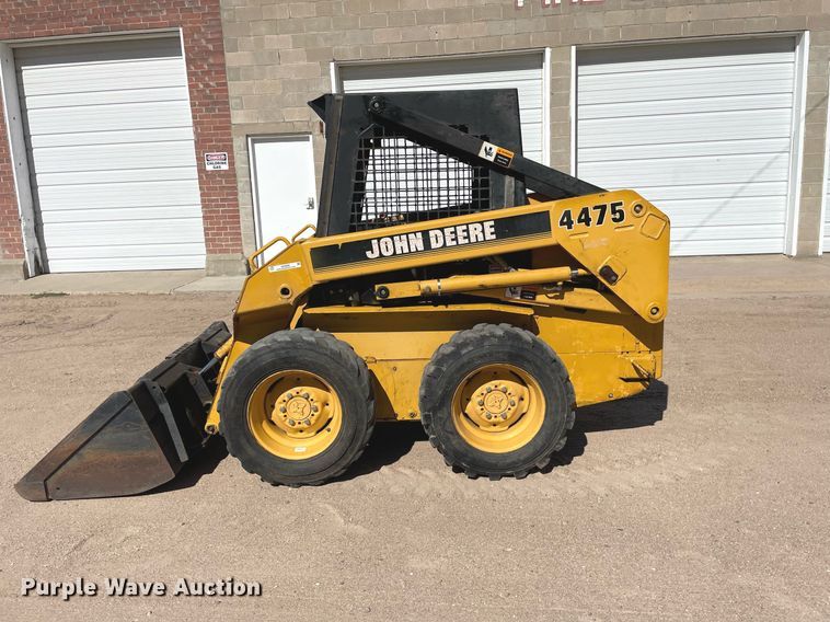 image for item NX9890 1995 John Deere 4475  skid steer loader