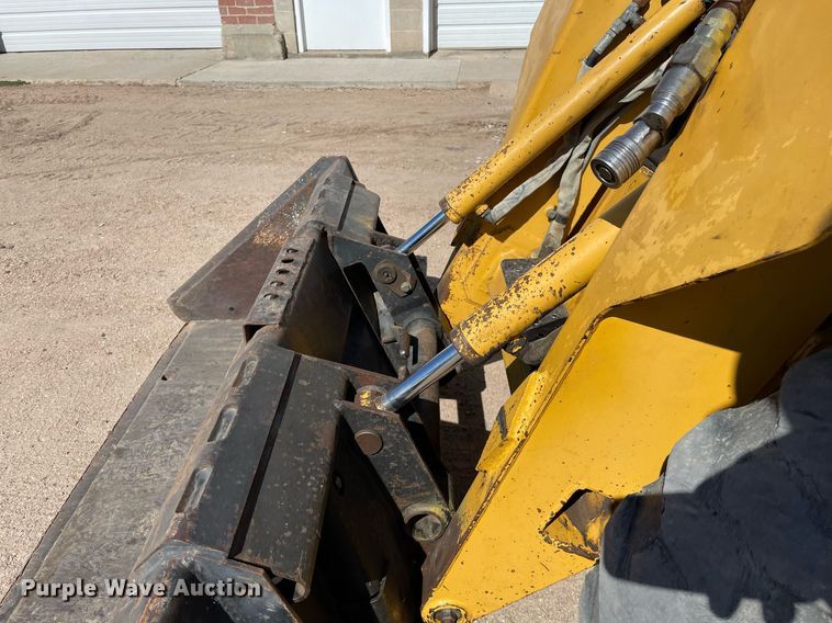 image for item NX9890 1995 John Deere 4475  skid steer loader