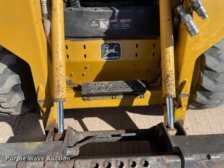 image for item NX9890 1995 John Deere 4475  skid steer loader