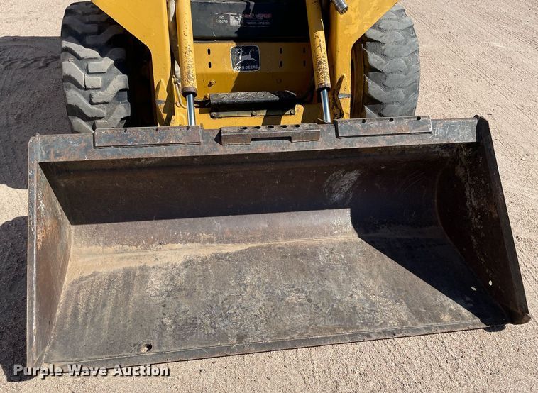 image for item NX9890 1995 John Deere 4475  skid steer loader