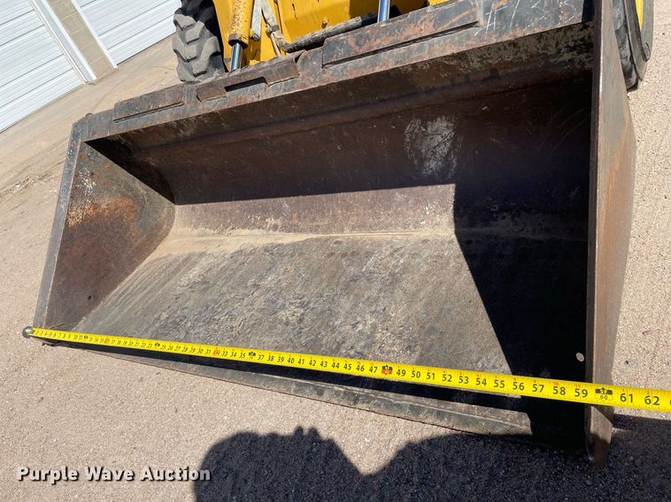 image for item NX9890 1995 John Deere 4475  skid steer loader