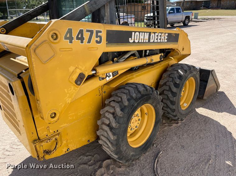 image for item NX9890 1995 John Deere 4475  skid steer loader