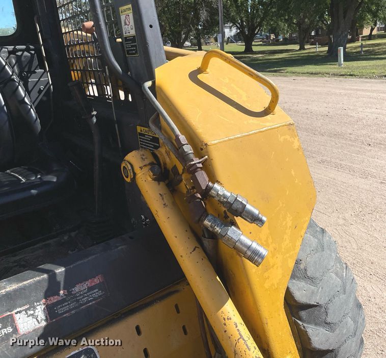 image for item NX9890 1995 John Deere 4475  skid steer loader