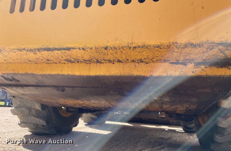 image for item NX9890 1995 John Deere 4475  skid steer loader