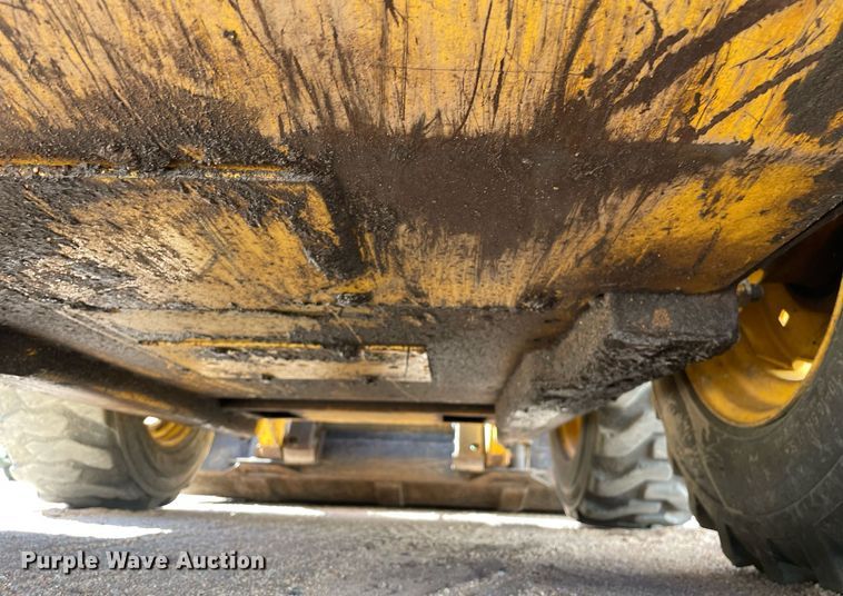 image for item NX9890 1995 John Deere 4475  skid steer loader