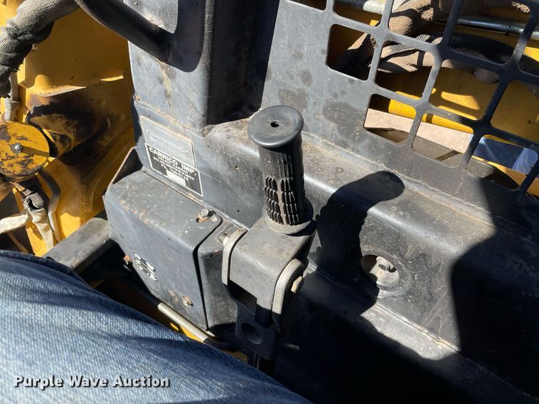 image for item NX9890 1995 John Deere 4475  skid steer loader