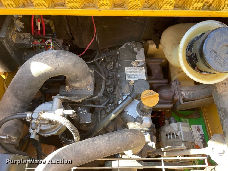 image for item NX9890 1995 John Deere 4475  skid steer loader