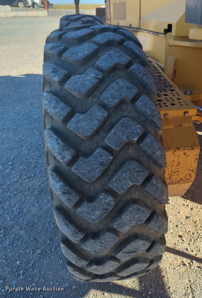 image for item OL9034 2012 John Deere 772GP  motor grader