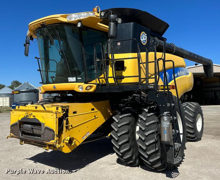 image for item DH1849 2010 New Holland CR9060  combine