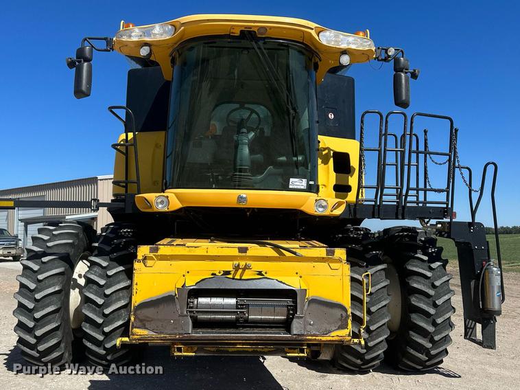 image for item DH1849 2010 New Holland CR9060  combine
