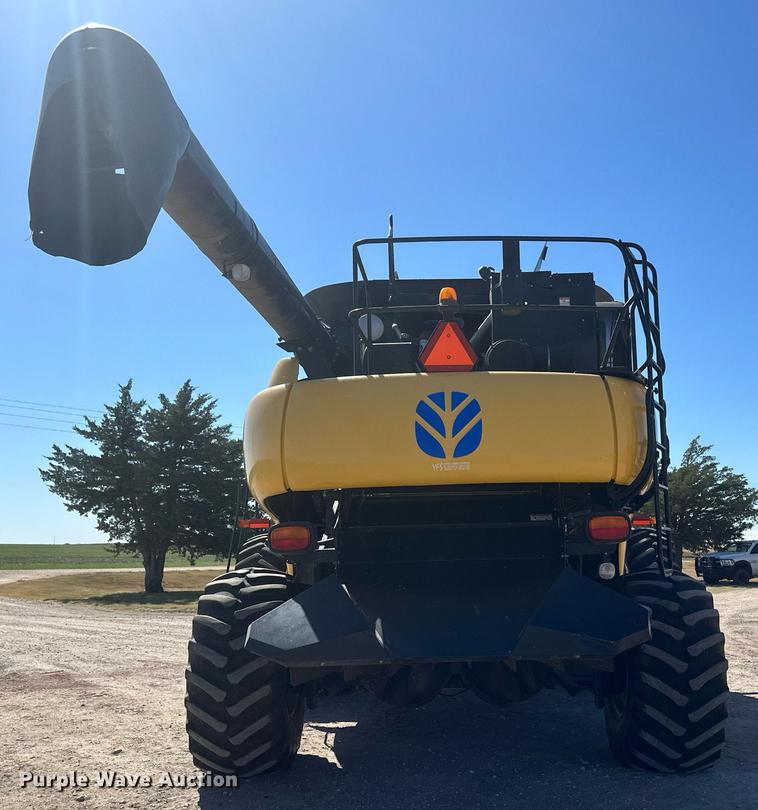 image for item DH1849 2010 New Holland CR9060  combine