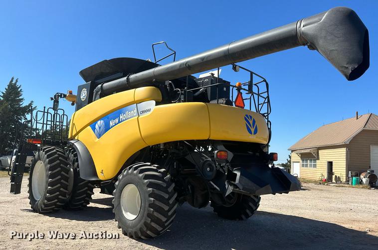 image for item DH1849 2010 New Holland CR9060  combine