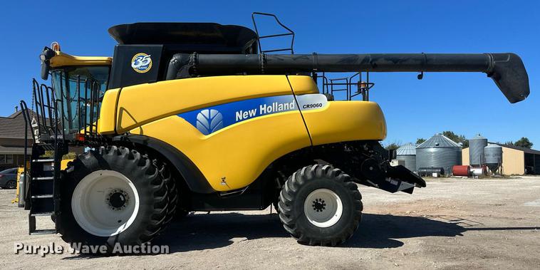 image for item DH1849 2010 New Holland CR9060  combine