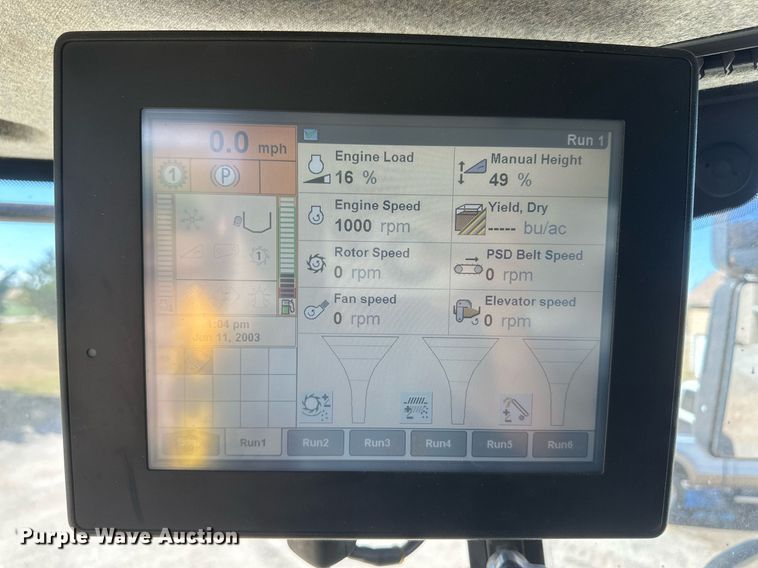 image for item DH1849 2010 New Holland CR9060  combine