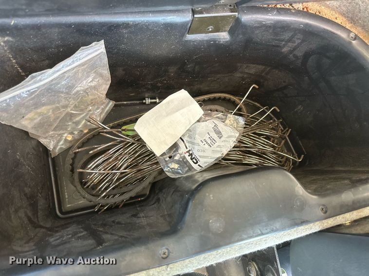 image for item DH1849 2010 New Holland CR9060  combine