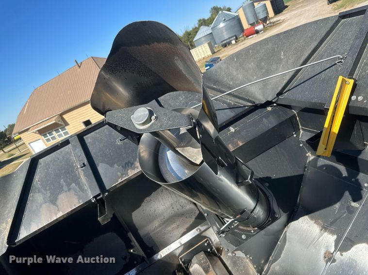 image for item DH1849 2010 New Holland CR9060  combine