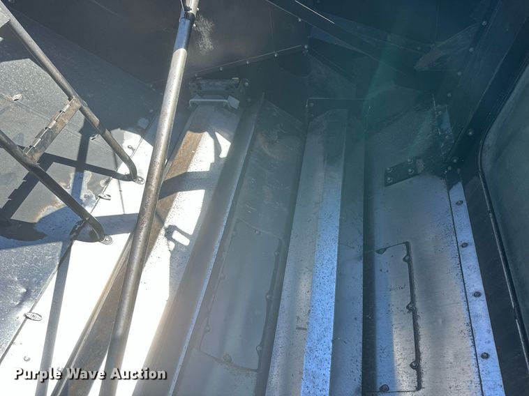 image for item DH1849 2010 New Holland CR9060  combine