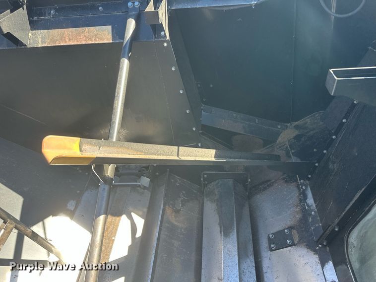 image for item DH1849 2010 New Holland CR9060  combine