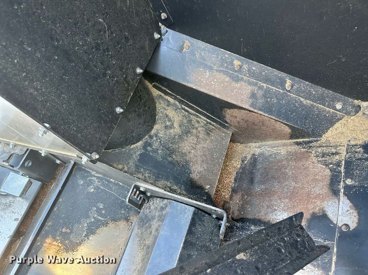 image for item DH1849 2010 New Holland CR9060  combine