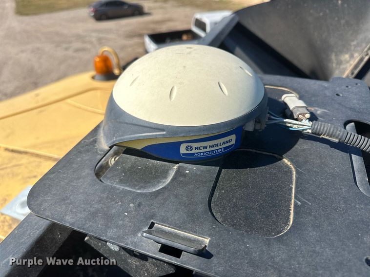 image for item DH1849 2010 New Holland CR9060  combine