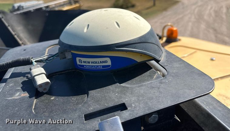 image for item DH1849 2010 New Holland CR9060  combine