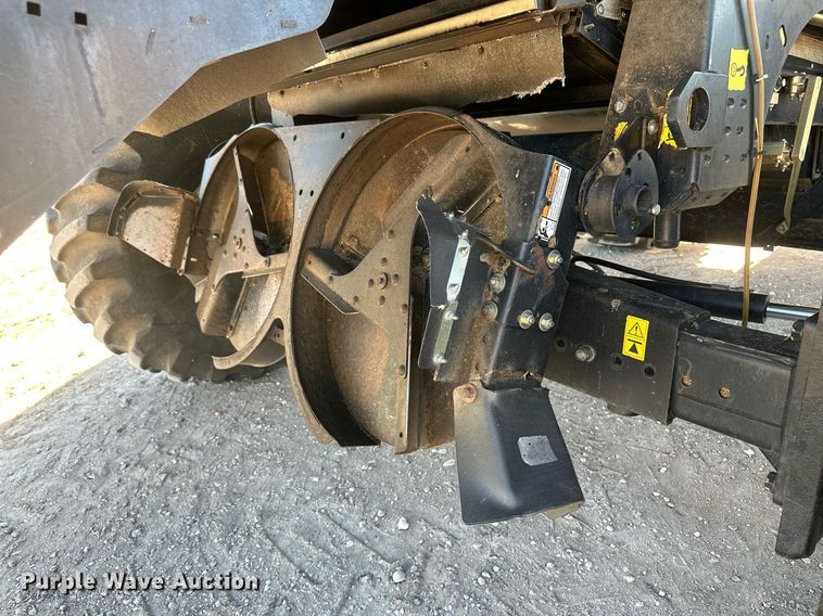 image for item DH1849 2010 New Holland CR9060  combine