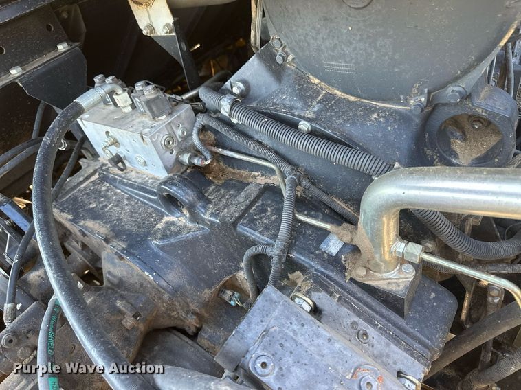 image for item DH1849 2010 New Holland CR9060  combine