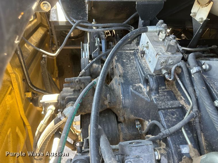 image for item DH1849 2010 New Holland CR9060  combine