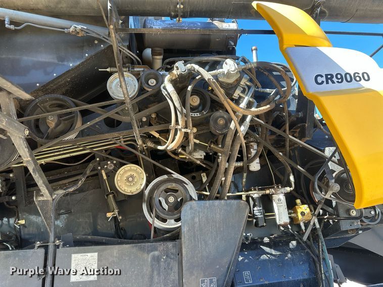 image for item DH1849 2010 New Holland CR9060  combine