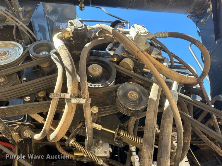 image for item DH1849 2010 New Holland CR9060  combine