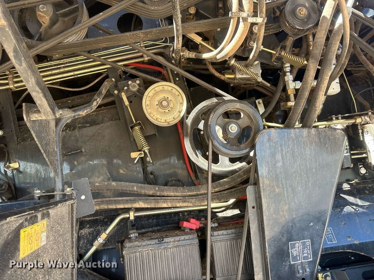 image for item DH1849 2010 New Holland CR9060  combine