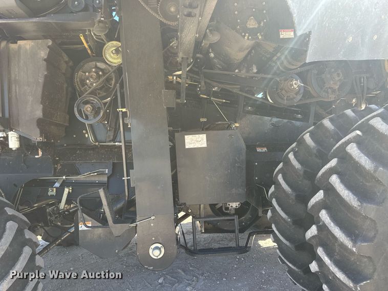 image for item DH1849 2010 New Holland CR9060  combine