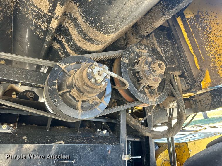 image for item DH1849 2010 New Holland CR9060  combine