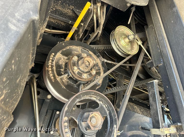 image for item DH1849 2010 New Holland CR9060  combine