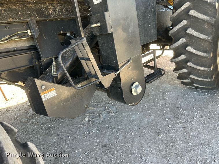 image for item DH1849 2010 New Holland CR9060  combine