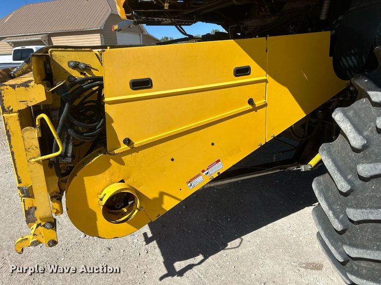 image for item DH1849 2010 New Holland CR9060  combine