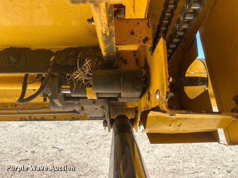 image for item DH1849 2010 New Holland CR9060  combine